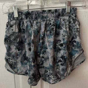 Lululemon Hotty Hot Low-Rise Lined Short 4"